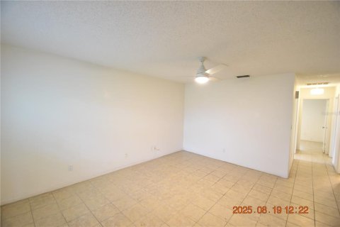 Casa en alquiler en Tampa, Florida, 3 dormitorios, 95.5 m2 № 1915599 - foto 10