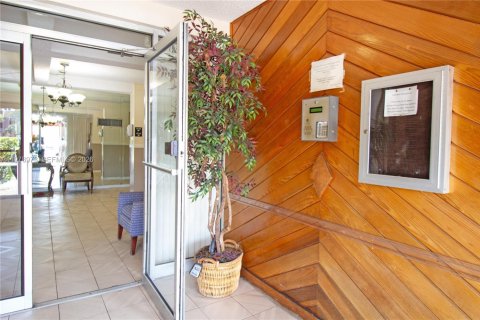 Condominio en venta en North Lauderdale, Florida, 2 dormitorios, 107.77 m2 № 2044718 - foto 9