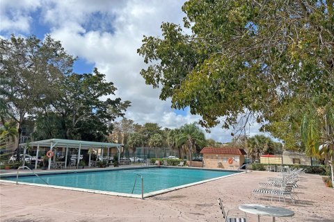 Condominio en venta en North Lauderdale, Florida, 2 dormitorios, 107.77 m2 № 2044718 - foto 11