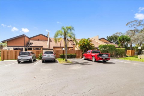 House in Davie, Florida 2 bedrooms, 111.95 sq.m. № 2050160 - photo 2