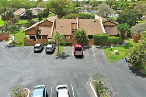 House in Davie, Florida 2 bedrooms, 111.95 sq.m. № 2050160 - photo 4