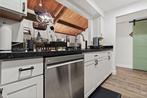 House in Davie, Florida 2 bedrooms, 111.95 sq.m. № 2050160 - photo 17