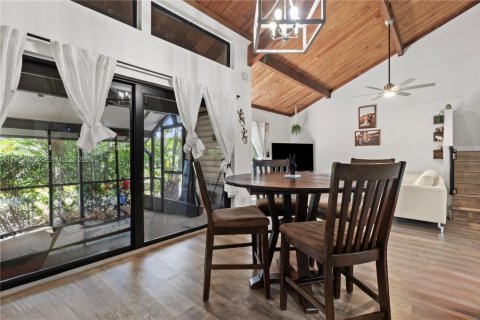 House in Davie, Florida 2 bedrooms, 111.95 sq.m. № 2050160 - photo 11