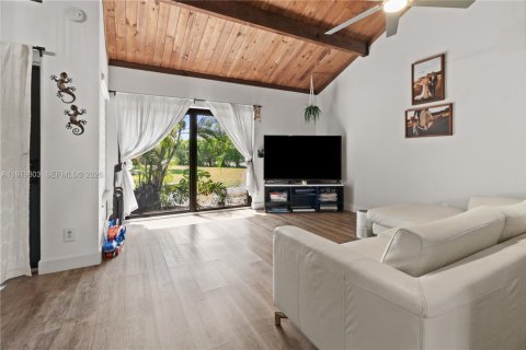 House in Davie, Florida 2 bedrooms, 111.95 sq.m. № 2050160 - photo 8