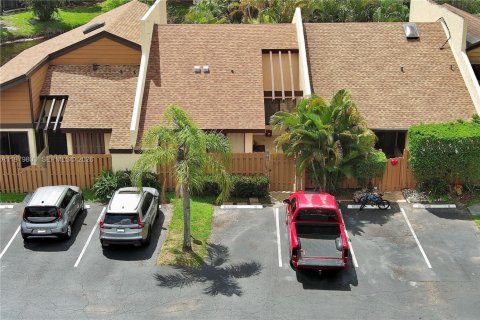 House in Davie, Florida 2 bedrooms, 111.95 sq.m. № 2050160 - photo 3