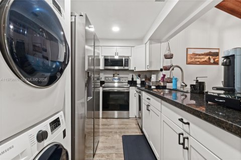 House in Davie, Florida 2 bedrooms, 111.95 sq.m. № 2050160 - photo 15