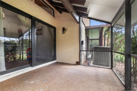 House in Davie, Florida 2 bedrooms, 111.95 sq.m. № 2050160 - photo 23