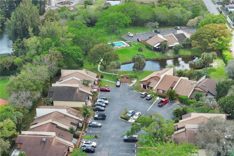 House in Davie, Florida 2 bedrooms, 111.95 sq.m. № 2050160 - photo 30