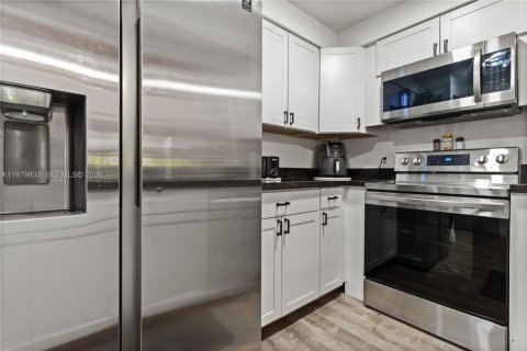 House in Davie, Florida 2 bedrooms, 111.95 sq.m. № 2050160 - photo 16