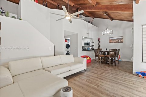 House in Davie, Florida 2 bedrooms, 111.95 sq.m. № 2050160 - photo 9