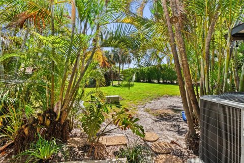 House in Davie, Florida 2 bedrooms, 111.95 sq.m. № 2050160 - photo 25