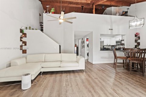 House in Davie, Florida 2 bedrooms, 111.95 sq.m. № 2050160 - photo 10