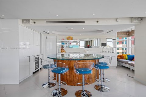 Купить кондоминиум в Майами-Бич, Флорида 3 спальни, 144.83м2, № 1951002 - фото 17