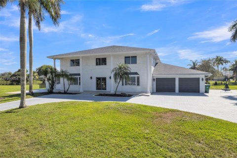 House in Davie, Florida 6 bedrooms, 484.49 sq.m. № 2010576 - photo 4