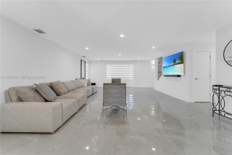 House in Davie, Florida 6 bedrooms, 484.49 sq.m. № 2010576 - photo 12
