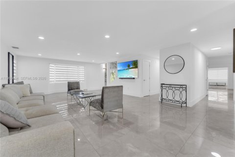 House in Davie, Florida 6 bedrooms, 484.49 sq.m. № 2010576 - photo 15