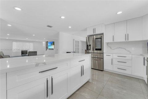 House in Davie, Florida 6 bedrooms, 484.49 sq.m. № 2010576 - photo 26