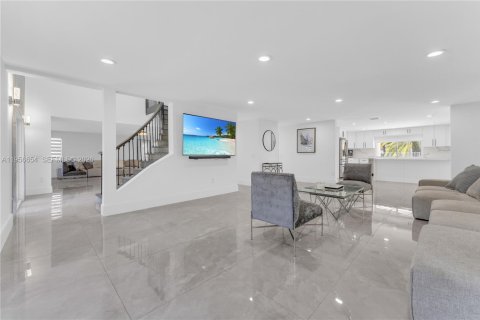 House in Davie, Florida 6 bedrooms, 484.49 sq.m. № 2010576 - photo 9