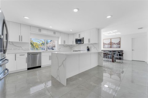 House in Davie, Florida 6 bedrooms, 484.49 sq.m. № 2010576 - photo 20