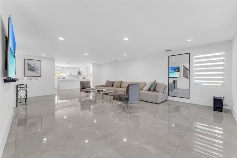 House in Davie, Florida 6 bedrooms, 484.49 sq.m. № 2010576 - photo 13