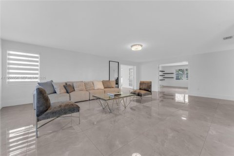 House in Davie, Florida 6 bedrooms, 484.49 sq.m. № 2010576 - photo 17