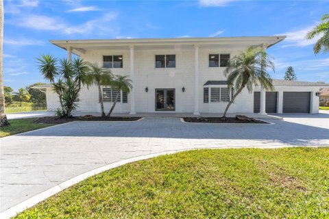 House in Davie, Florida 6 bedrooms, 484.49 sq.m. № 2010576 - photo 3