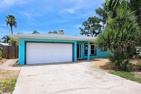 Casa en alquiler en Treasure Island, Florida, 3 dormitorios, 148.83 m2 № 1820952 - foto 2