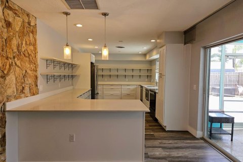 Casa en alquiler en Treasure Island, Florida, 3 dormitorios, 148.83 m2 № 1820952 - foto 8
