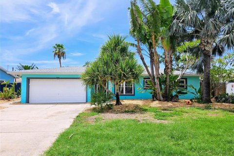 Casa en alquiler en Treasure Island, Florida, 3 dormitorios, 148.83 m2 № 1820952 - foto 1