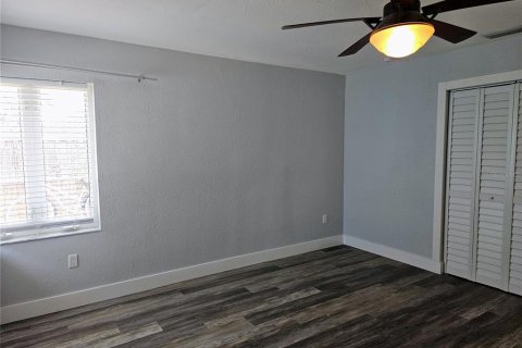 Casa en alquiler en Treasure Island, Florida, 3 dormitorios, 148.83 m2 № 1820952 - foto 17