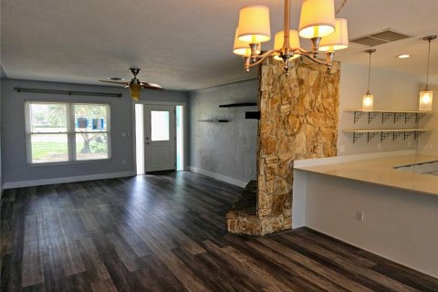 Casa en alquiler en Treasure Island, Florida, 3 dormitorios, 148.83 m2 № 1820952 - foto 5