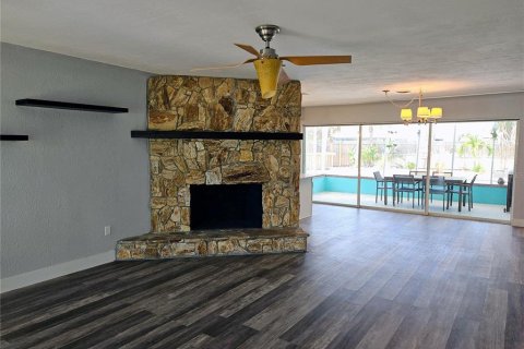 Casa en alquiler en Treasure Island, Florida, 3 dormitorios, 148.83 m2 № 1820952 - foto 4