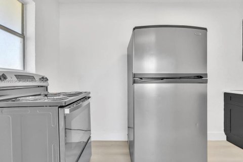 Купить коммерческую недвижимость в Хомстед, Флорида 78.78м2, № 2035186 - фото 10