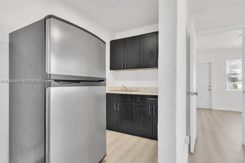 Купить коммерческую недвижимость в Хомстед, Флорида 78.78м2, № 2035186 - фото 9