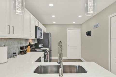 House in Davenport, Florida 3 bedrooms, 147.62 sq.m. № 2151434 - photo 6