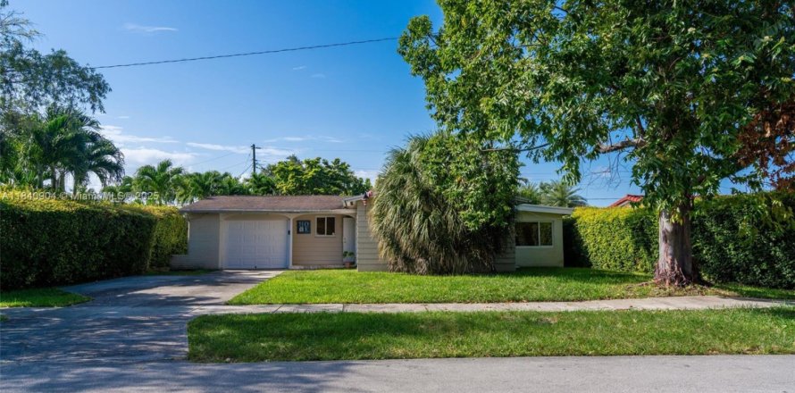 Villa ou maison à Miami, Floride 3 chambres, 193.05 m2 № 1830238