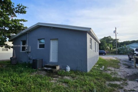 Купить виллу или дом в Уэст-Палм-Бич, Флорида 2 спальни, 80.82м2, № 1956400 - фото 9