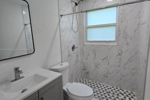 Купить виллу или дом в Уэст-Палм-Бич, Флорида 2 спальни, 80.82м2, № 1956400 - фото 7