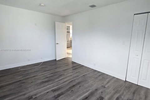 Купить виллу или дом в Уэст-Палм-Бич, Флорида 2 спальни, 80.82м2, № 1956400 - фото 6