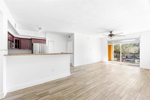 Снять в аренду кондоминиум в Мирамар, Флорида 2 спальни, 90.77м2, № 2005525 - фото 3