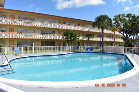 Condo in North Miami, Florida, 2 bedrooms  № 2182504