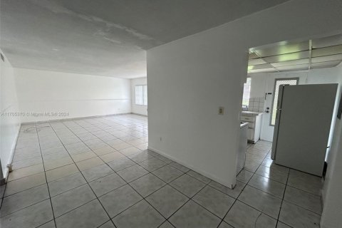 Condo in North Miami, Florida, 2 bedrooms № 2182504 - photo 7