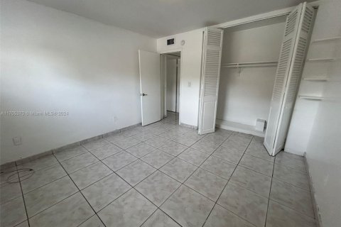 Condo in North Miami, Florida, 2 bedrooms № 2182504 - photo 11