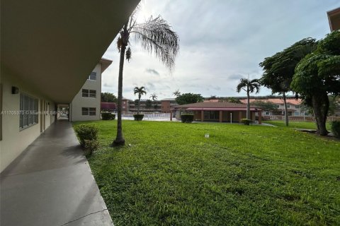 Condo in North Miami, Florida, 2 bedrooms № 2182504 - photo 15