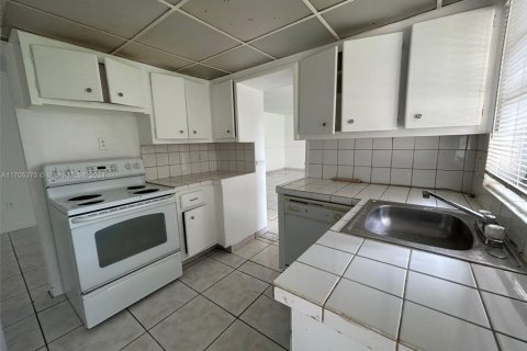 Condo in North Miami, Florida, 2 bedrooms № 2182504 - photo 6