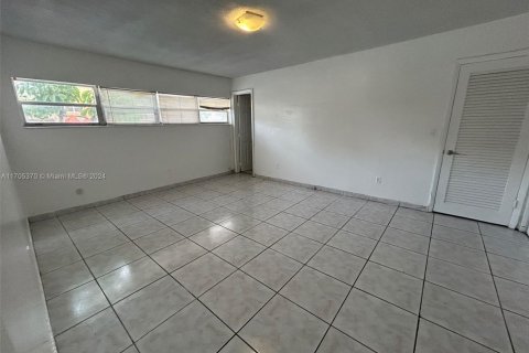 Condo in North Miami, Florida, 2 bedrooms № 2182504 - photo 12