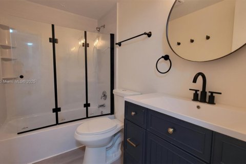 Condo in Hallandale Beach, Florida, 1 bedroom  № 1930705 - photo 11
