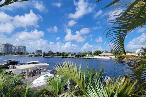 Condo in Hallandale Beach, Florida, 1 bedroom  № 1930705 - photo 19