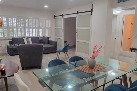 Condo in Hallandale Beach, Florida, 1 bedroom  № 1930705 - photo 6