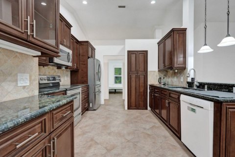 Casa en venta en Port St. Lucie, Florida, 8 dormitorios, 208.75 m2 № 2363036 - foto 6